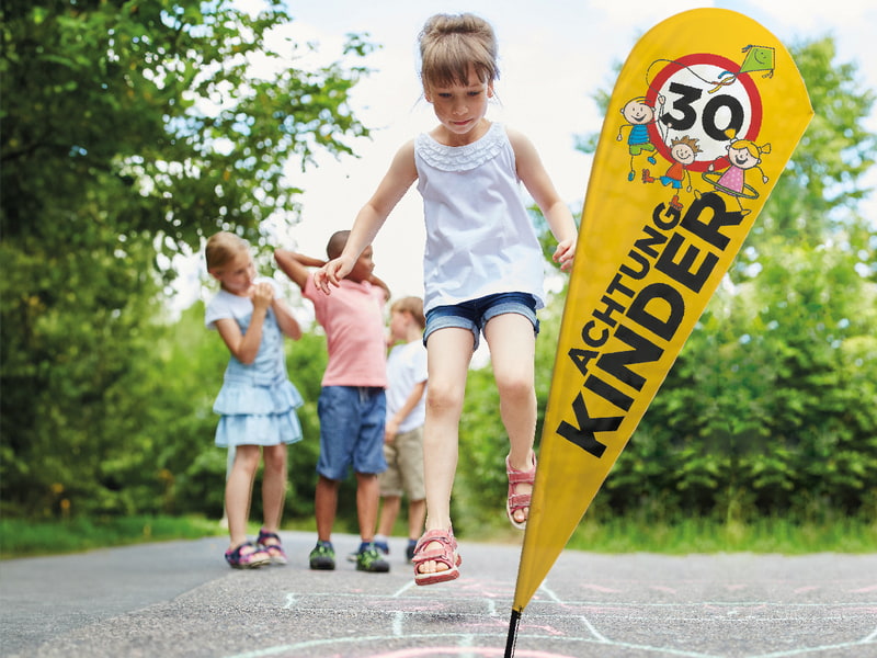 Achtung Kinder Fahne & Fahne "Kinder im Straenverkehr" - Fahnen Grtner